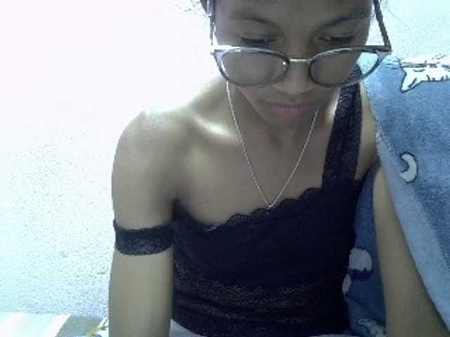 Yalane live cam on BongaCams