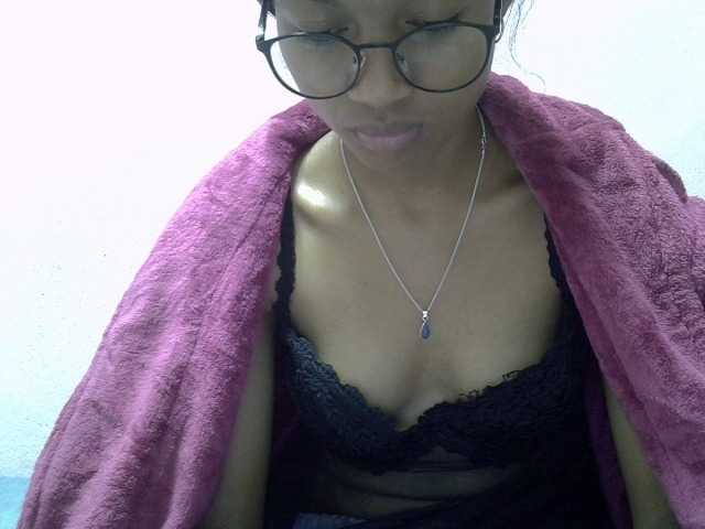 Yalane live cam on BongaCams