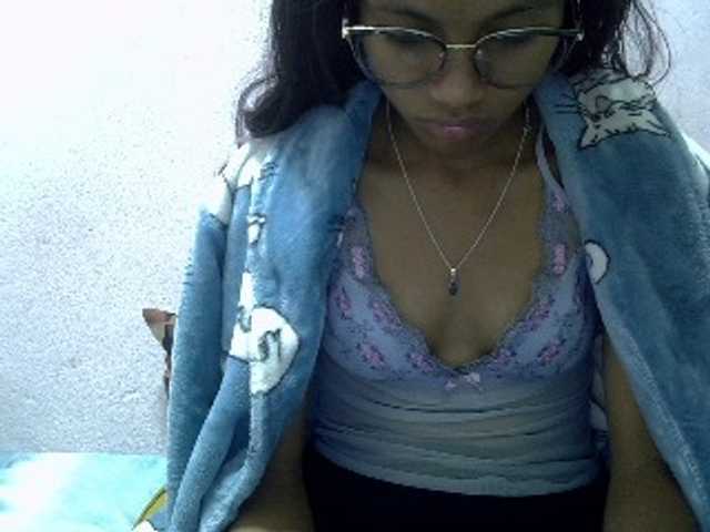 Yalane live cam on BongaCams