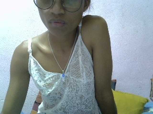 Yalane live cam on BongaCams
