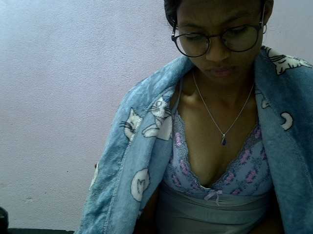 Yalane live cam on BongaCams