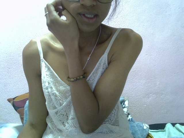 Yalane live cam on BongaCams