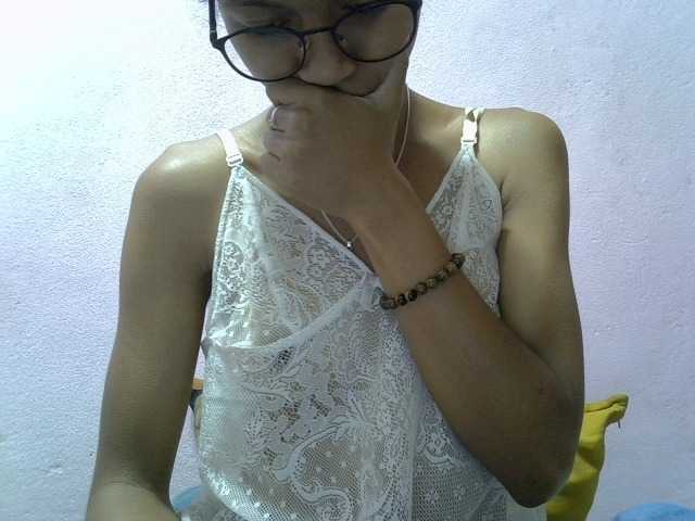 Yalane live cam on BongaCams