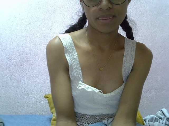 Yalane live cam on BongaCams