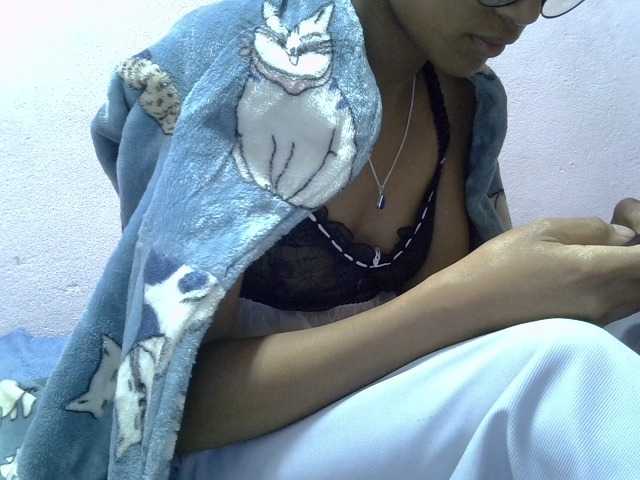 Yalane live cam on BongaCams