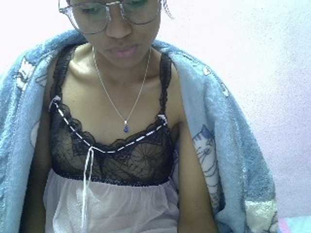 Yalane live cam on BongaCams
