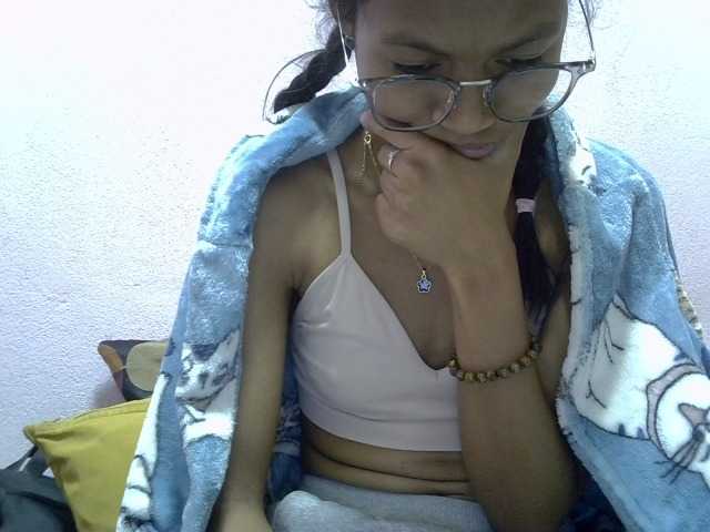 Yalane live cam on BongaCams