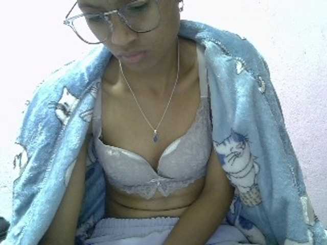 Yalane live cam on BongaCams