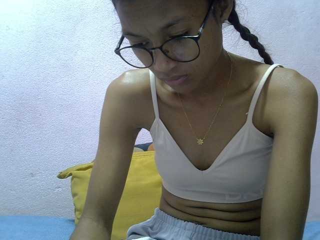 Yalane live cam on BongaCams