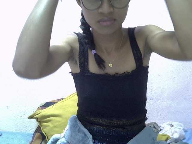 Yalane live cam on BongaCams