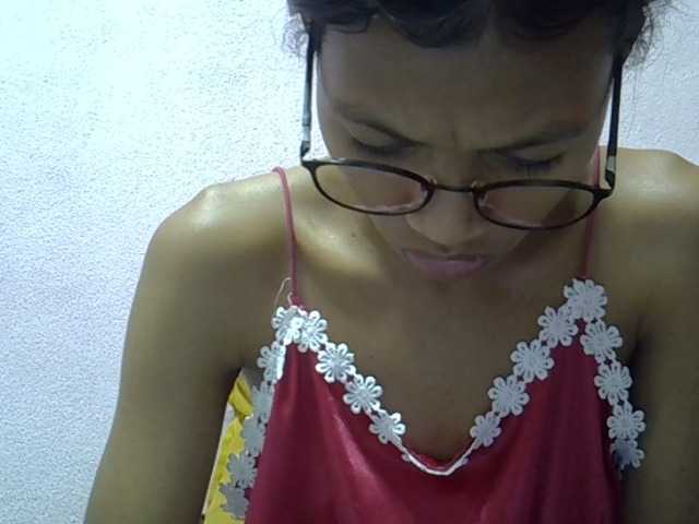 Yalane live cam on BongaCams