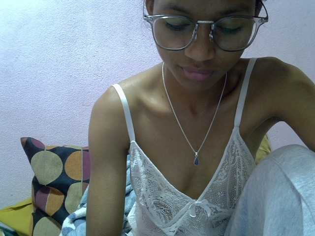 Yalane live cam on BongaCams