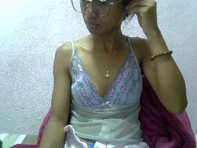 Yalane live cam on BongaCams