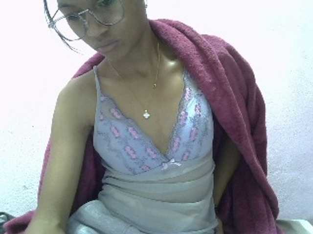 Yalane live cam on BongaCams