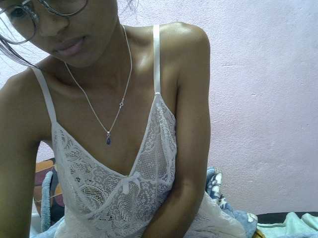 Yalane live cam on BongaCams