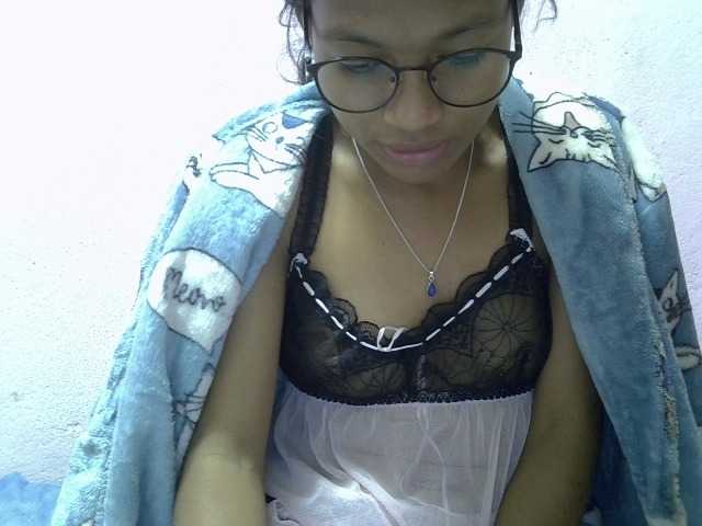 Yalane live cam on BongaCams