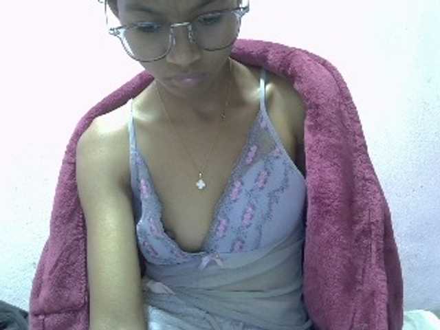 Yalane live cam on BongaCams