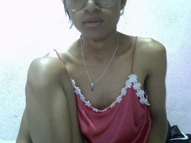 Yalane live cam on BongaCams