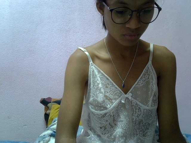 Yalane live cam on BongaCams