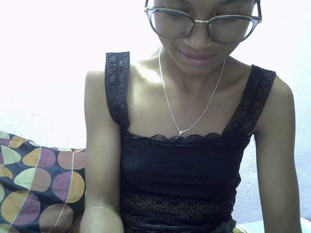 Yalane live cam on BongaCams