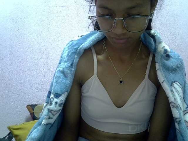Yalane live cam on BongaCams
