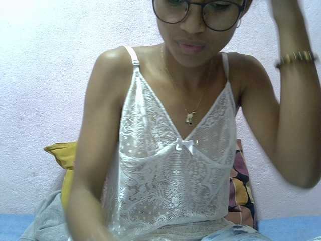 Yalane live cam on BongaCams