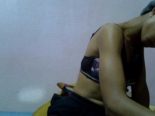 Yalane live cam on BongaCams