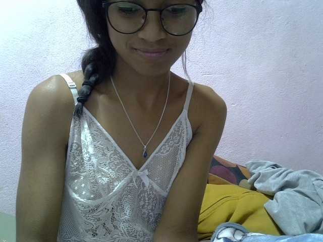 Yalane live cam on BongaCams