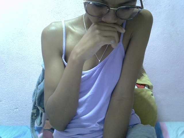 Yalane live cam on BongaCams