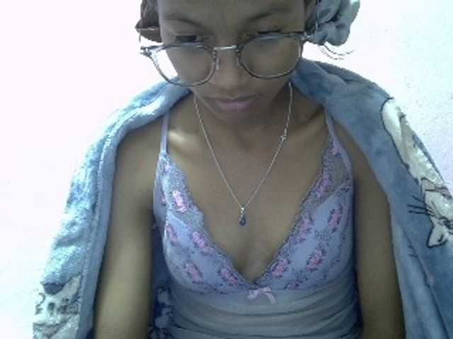 Yalane live cam on BongaCams