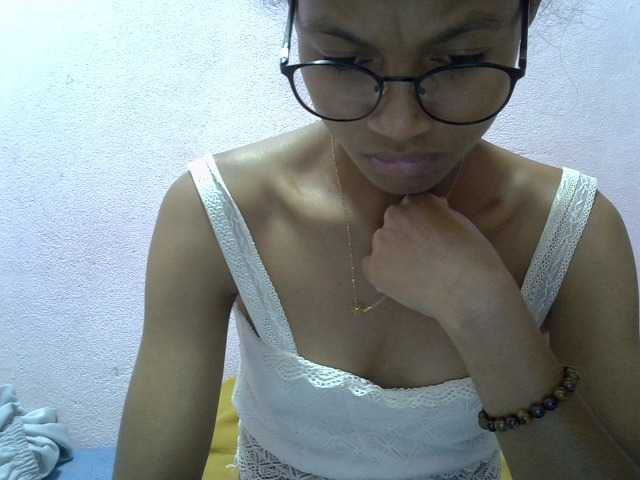 Yalane live cam on BongaCams