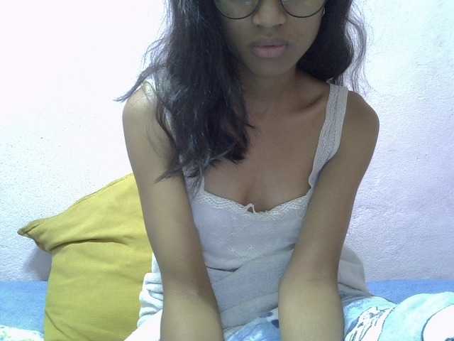 Yalane live cam on BongaCams