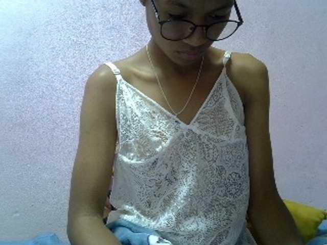 Yalane live cam on BongaCams
