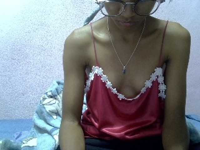 Yalane live cam on BongaCams