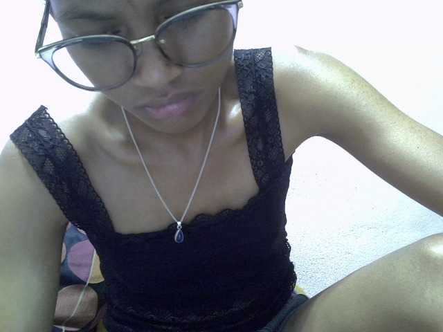 Yalane live cam on BongaCams