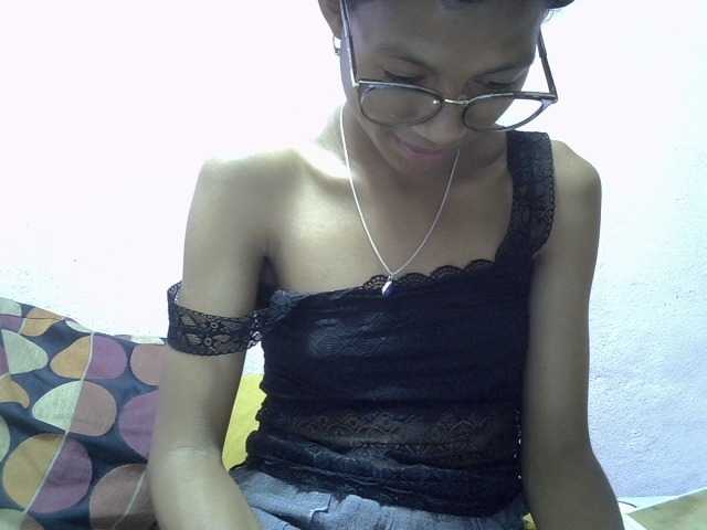 Yalane live cam on BongaCams