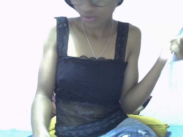 Yalane live cam on BongaCams