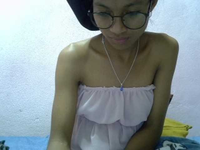 Yalane live cam on BongaCams