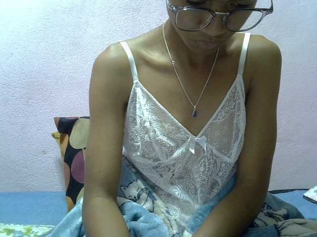 Yalane live cam on BongaCams