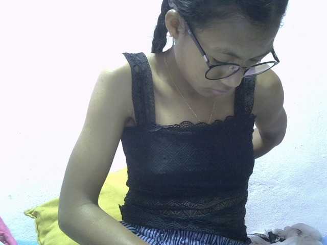 Yalane live cam on BongaCams