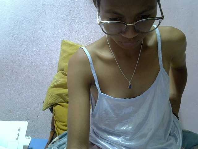 Yalane live cam on BongaCams