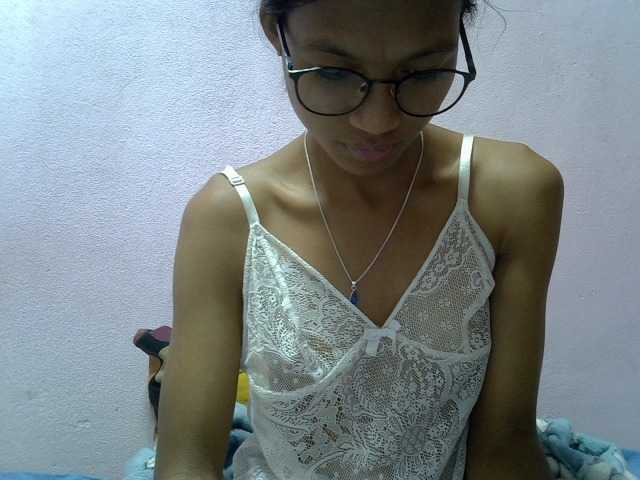 Yalane live cam on BongaCams