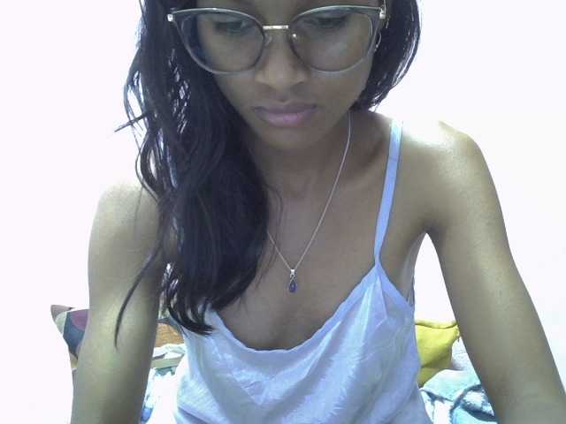 Yalane live cam on BongaCams