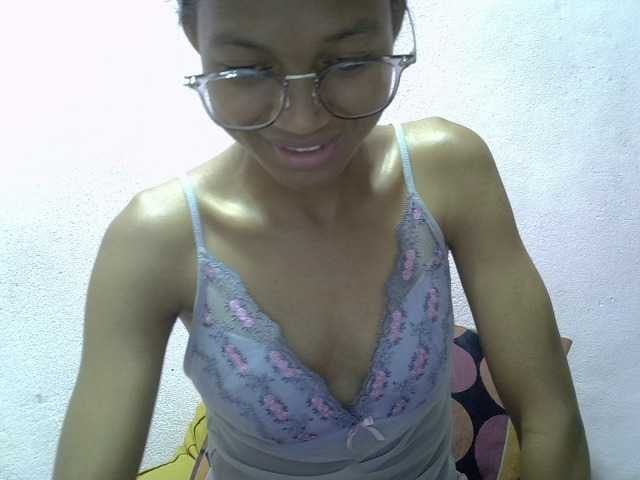 Yalane live cam on BongaCams