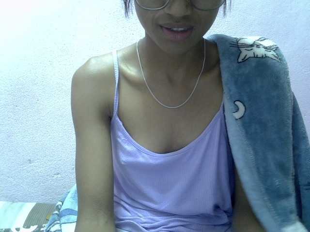 Yalane live cam on BongaCams