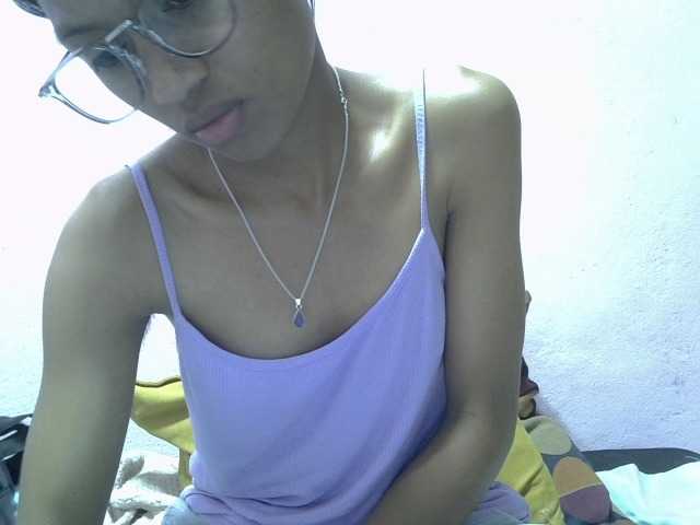 Yalane live cam on BongaCams