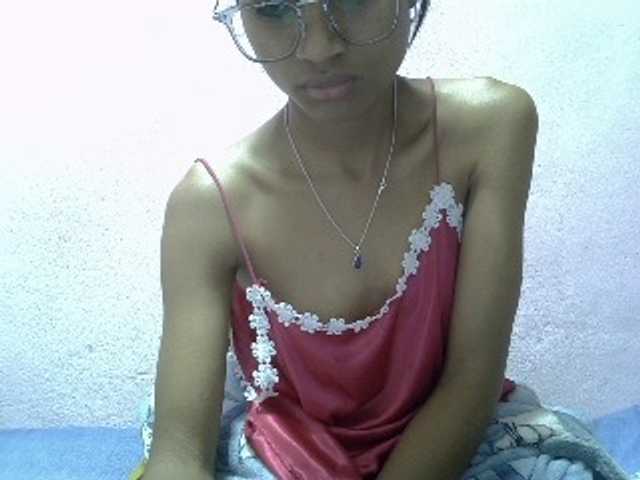 Yalane live cam on BongaCams