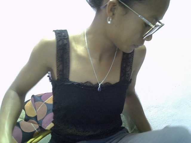 Yalane live cam on BongaCams