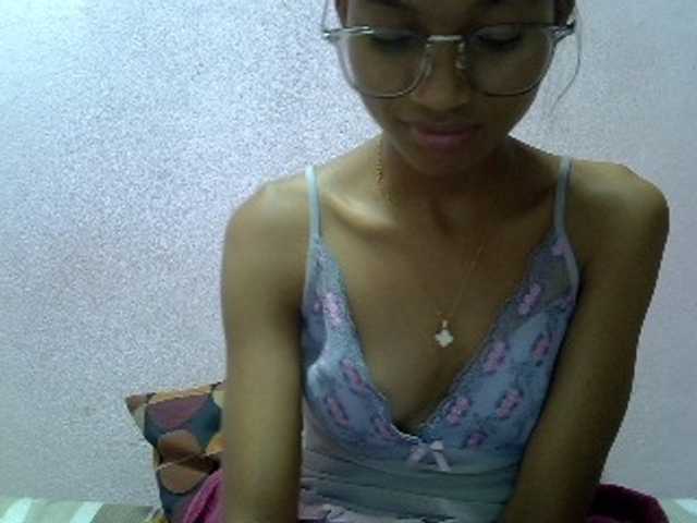 Yalane live cam on BongaCams