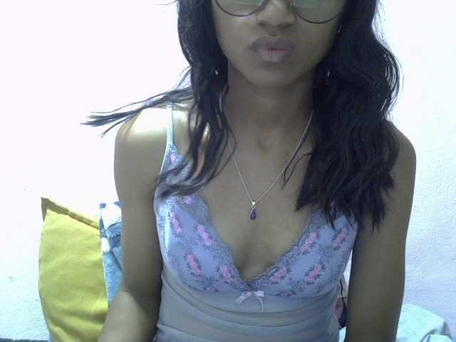 Yalane live cam on BongaCams
